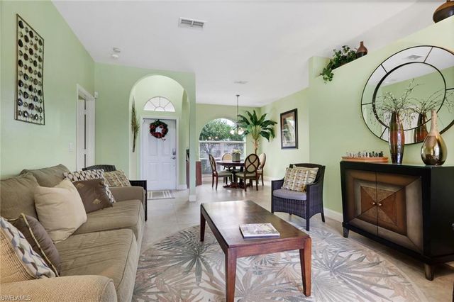 977 Briarwood BLVD, Naples, FL 34104