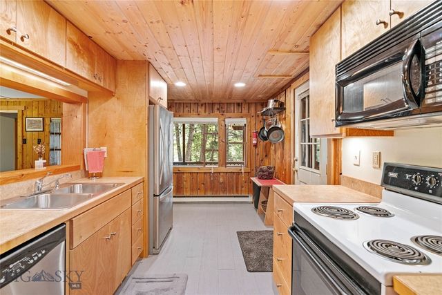 63921 Gallatin Road, Gallatin Gateway, MT 59730