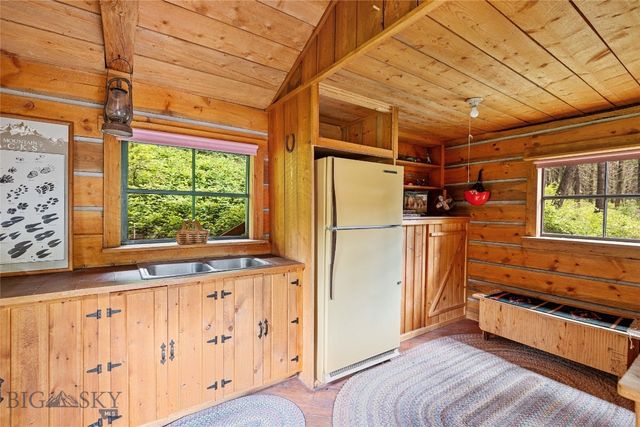 63921 Gallatin Road, Gallatin Gateway, MT 59730