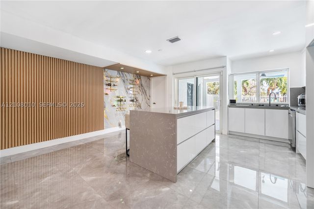 1830 NW 32nd St, Oakland Park, FL 33309