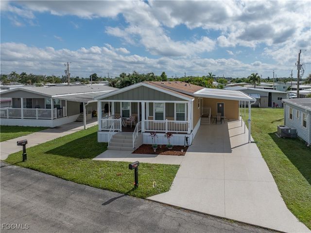 3145 Venus LN, North Fort Myers, FL 33903