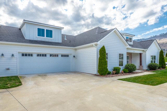 3306 Stonecreek Drive, Chattanooga, TN 37405