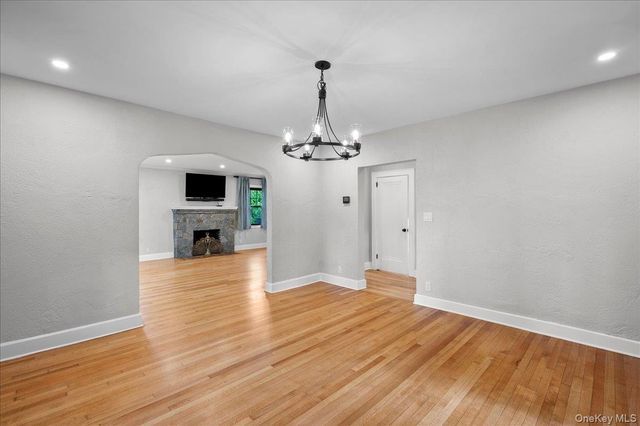 3 Walworth Terrace, White Plains, NY 10606
