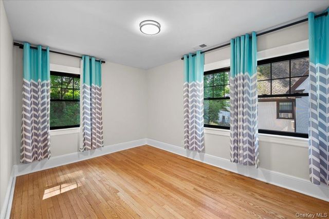 3 Walworth Terrace, White Plains, NY 10606