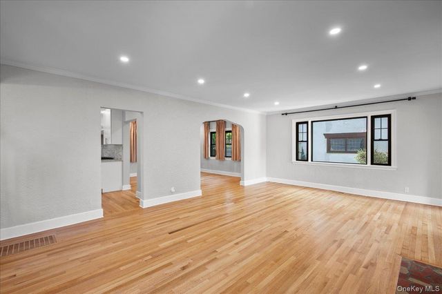 3 Walworth Terrace, White Plains, NY 10606