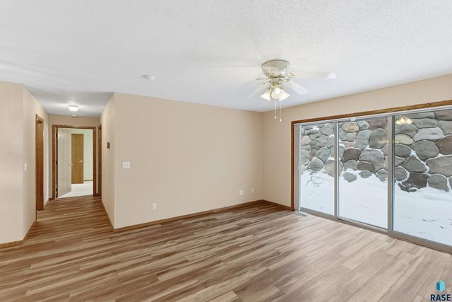 1536 S Southeastern Ave Avenue 205, Sioux Falls, SD 57103