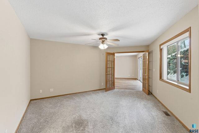 1536 S Southeastern Ave Avenue 205, Sioux Falls, SD 57103