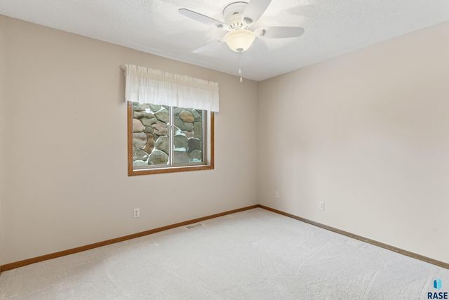 1536 S Southeastern Ave Avenue 205, Sioux Falls, SD 57103