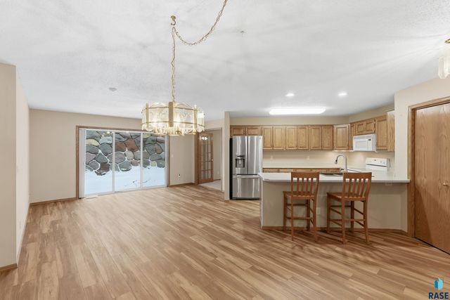 1536 S Southeastern Ave Avenue 205, Sioux Falls, SD 57103