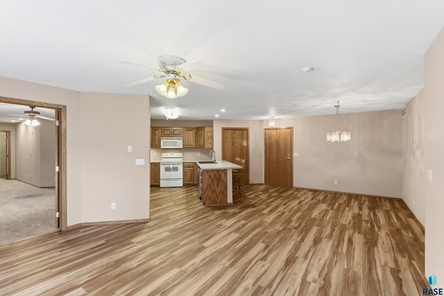 1536 S Southeastern Ave Avenue 205, Sioux Falls, SD 57103