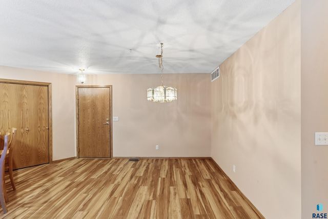 1536 S Southeastern Ave Avenue 205, Sioux Falls, SD 57103