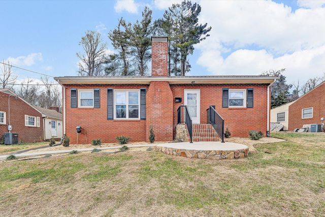 280 Oak St ST, Rocky Mount, VA 24151
