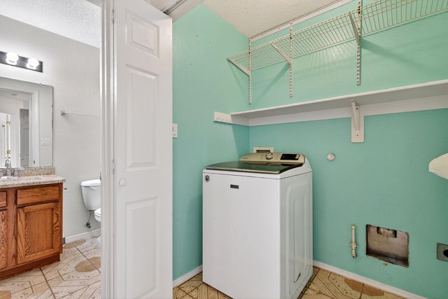 1228 Telstar Loop NW, Albuquerque, NM 87121