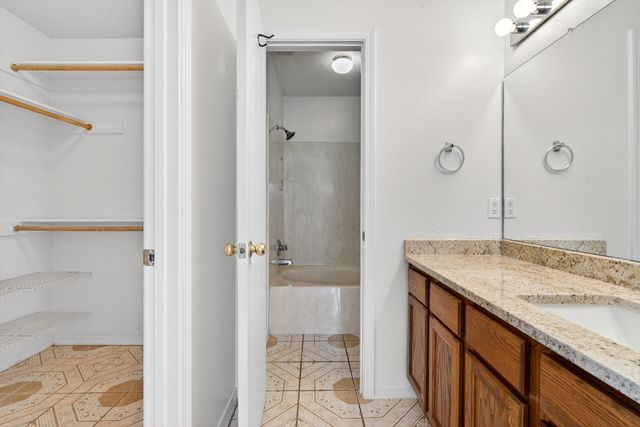 1228 Telstar Loop NW, Albuquerque, NM 87121