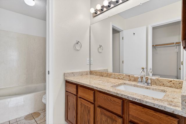 1228 Telstar Loop NW, Albuquerque, NM 87121