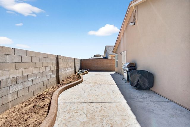1228 Telstar Loop NW, Albuquerque, NM 87121