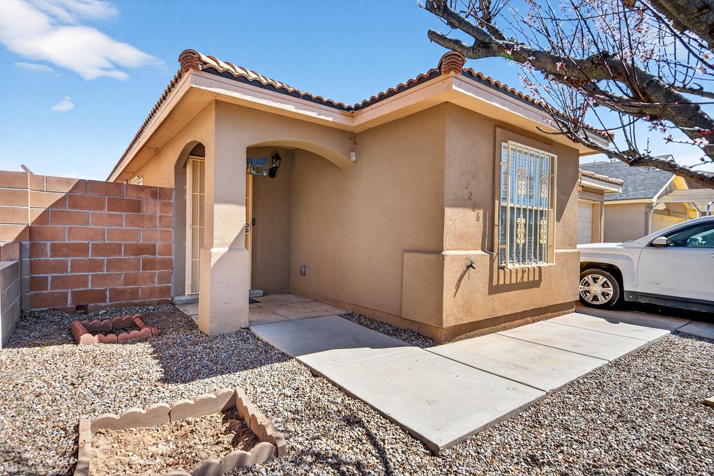 1228 Telstar Loop NW, Albuquerque, NM 87121