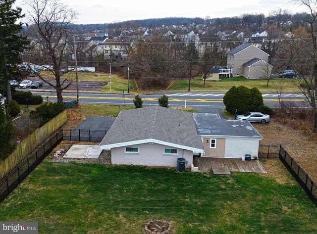 2403 N CHARLOTTE ST, Pottstown, PA 19464