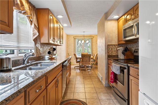 226 Somershire Drive, Irondequoit, NY 14617