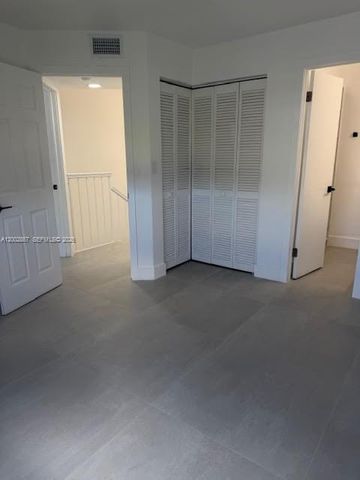 6870 SW 45th Ln 11, Miami, FL 33155