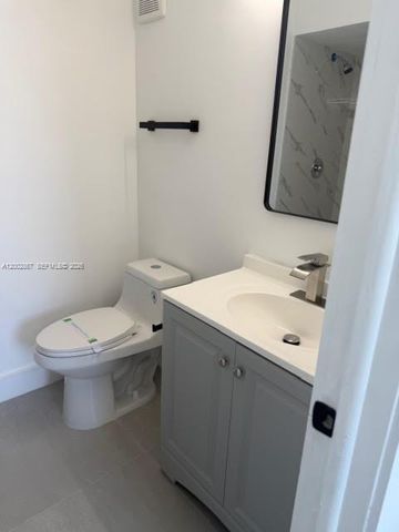 6870 SW 45th Ln 11, Miami, FL 33155