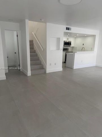 6870 SW 45th Ln 11, Miami, FL 33155