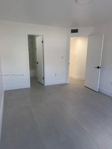 6870 SW 45th Ln 11, Miami, FL 33155