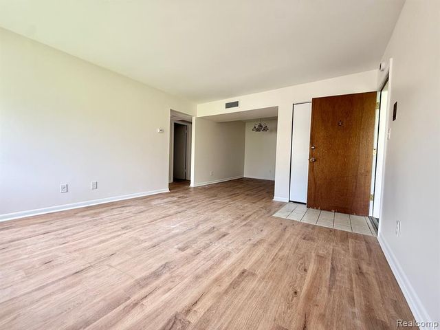 3911 Fort Street 211B, Trenton, MI 48183