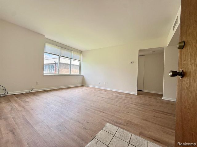 3911 Fort Street 211B, Trenton, MI 48183