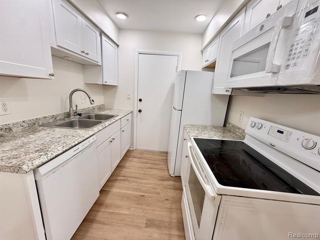 3911 Fort Street 211B, Trenton, MI 48183