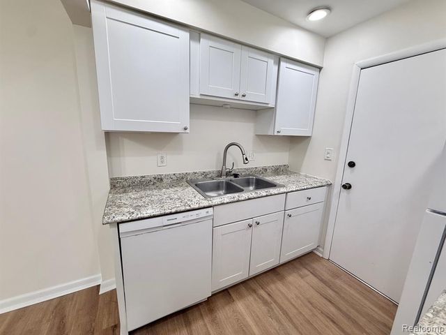 3911 Fort Street 211B, Trenton, MI 48183