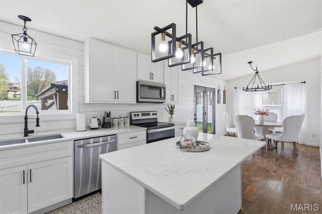 1911 Providence Estate Drive, Wentzville, MO 63385