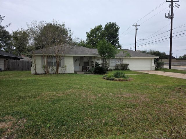 1733 Creek Drive, Houston, TX 77055