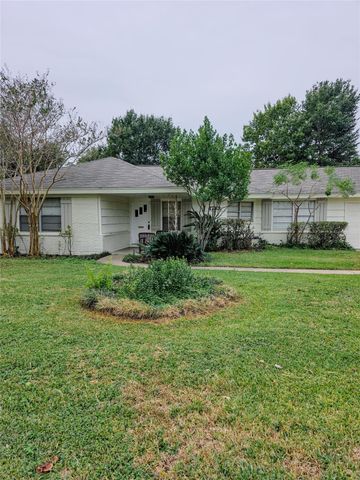 1733 Creek Drive, Houston, TX 77055