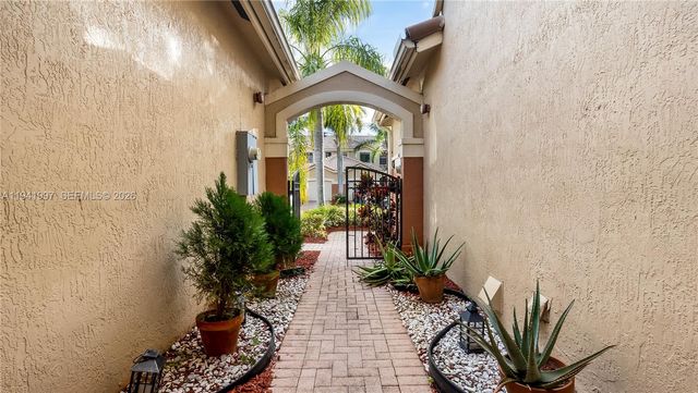 3889 Tree Top Dr 3889, Weston, FL 33332