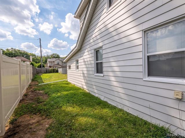 9620 Wilkie Street, Taylor, MI 48180