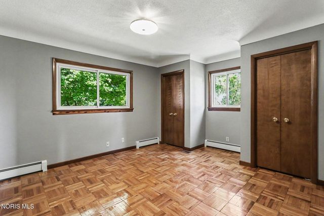916 S Lathrop Road, Swanton, OH 43558