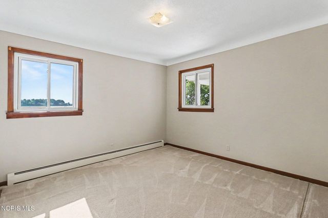 916 S Lathrop Road, Swanton, OH 43558