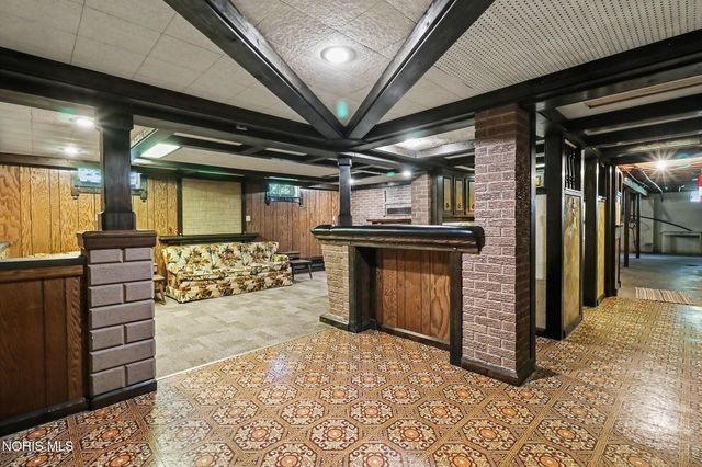 916 S Lathrop Road, Swanton, OH 43558