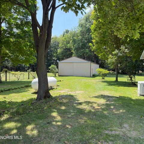 916 S Lathrop Road, Swanton, OH 43558