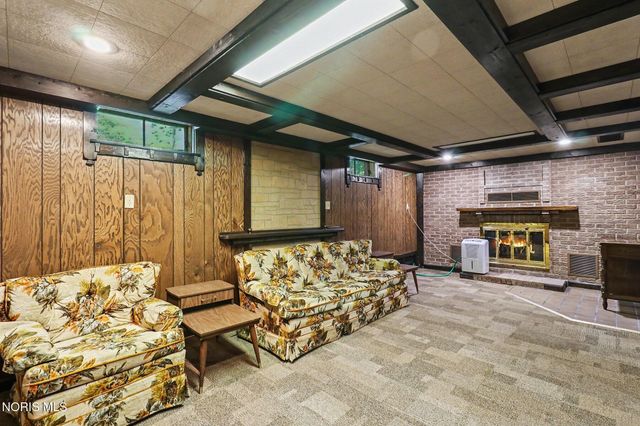 916 S Lathrop Road, Swanton, OH 43558