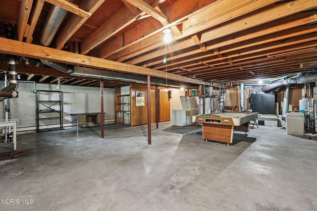 916 S Lathrop Road, Swanton, OH 43558