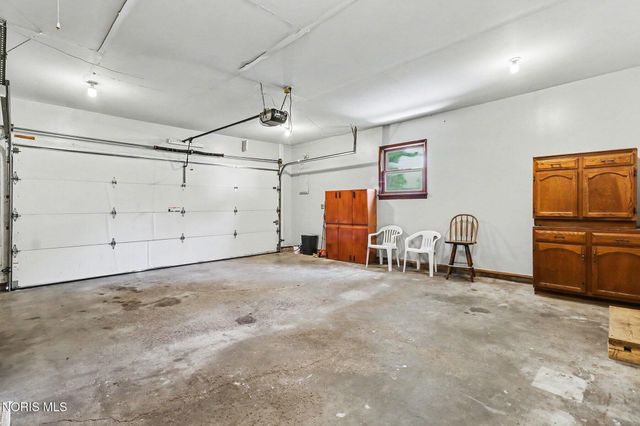916 S Lathrop Road, Swanton, OH 43558