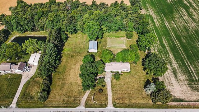 916 S Lathrop Road, Swanton, OH 43558