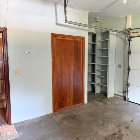 916 S Lathrop Road, Swanton, OH 43558