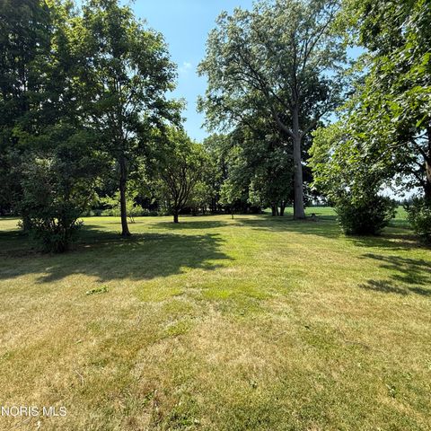 916 S Lathrop Road, Swanton, OH 43558