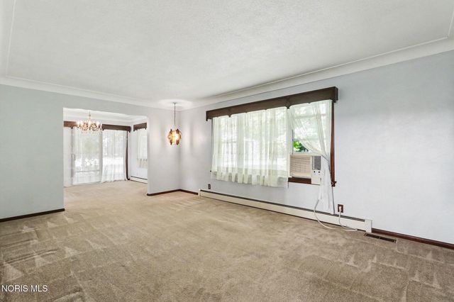 916 S Lathrop Road, Swanton, OH 43558