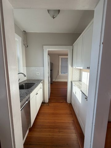 105 Fox Hill Rd 1, Nahant, MA 01908