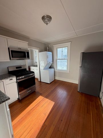 105 Fox Hill Rd 1, Nahant, MA 01908