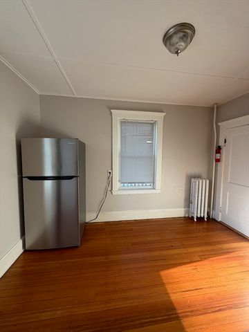 105 Fox Hill Rd 1, Nahant, MA 01908